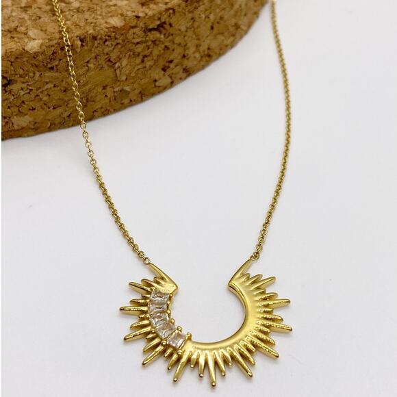 NEW Gold Sunburst & Rhinestone Layering Necklace - Picture 3 of 12